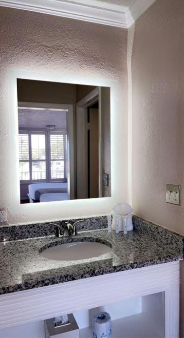 Melbourne All Suites Inn Near I95 Exterior photo